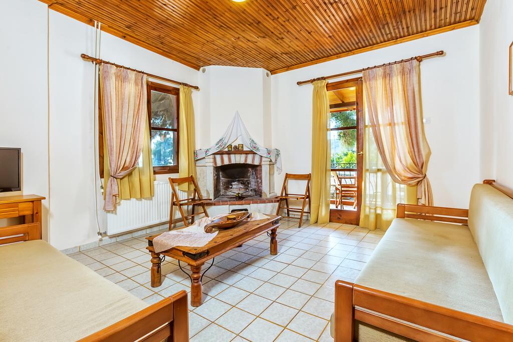 Xenios Loutra Village Karnagio Екстер'єр фото