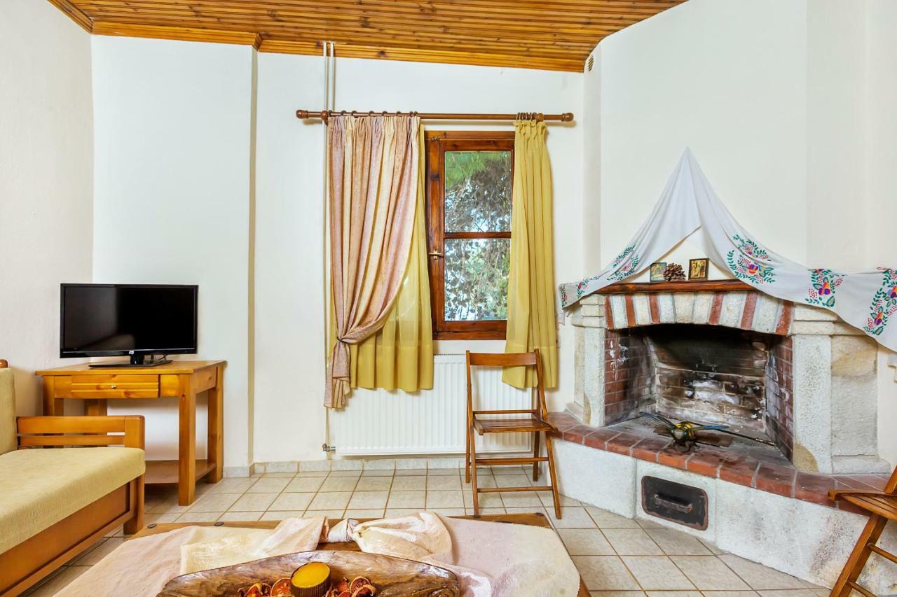 Xenios Loutra Village Karnagio Екстер'єр фото